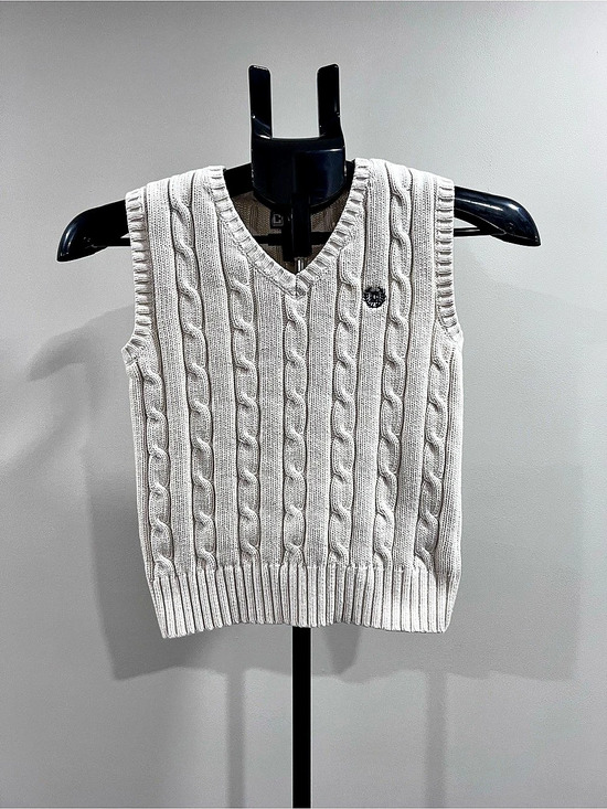Chaps Sweaters - Chaps Cable Knit V-Neck Sweater Vest in Cream Like New